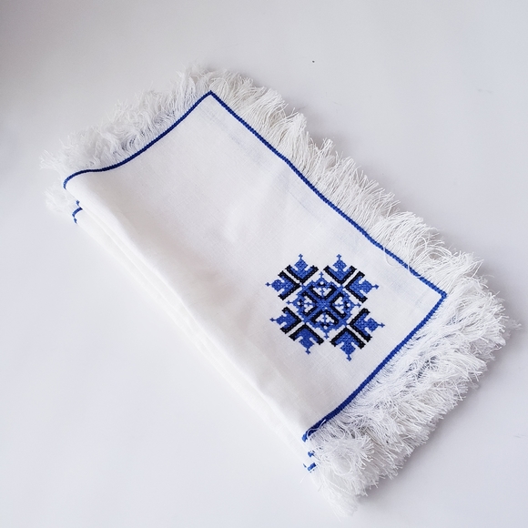 Vintage white and Blue Napkins - Picture 3 of 11